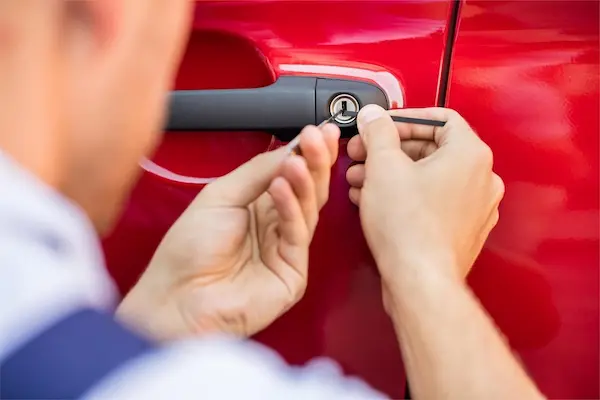 Chaveiro automotivo em Cuiabá — Abertura profissional sem danos